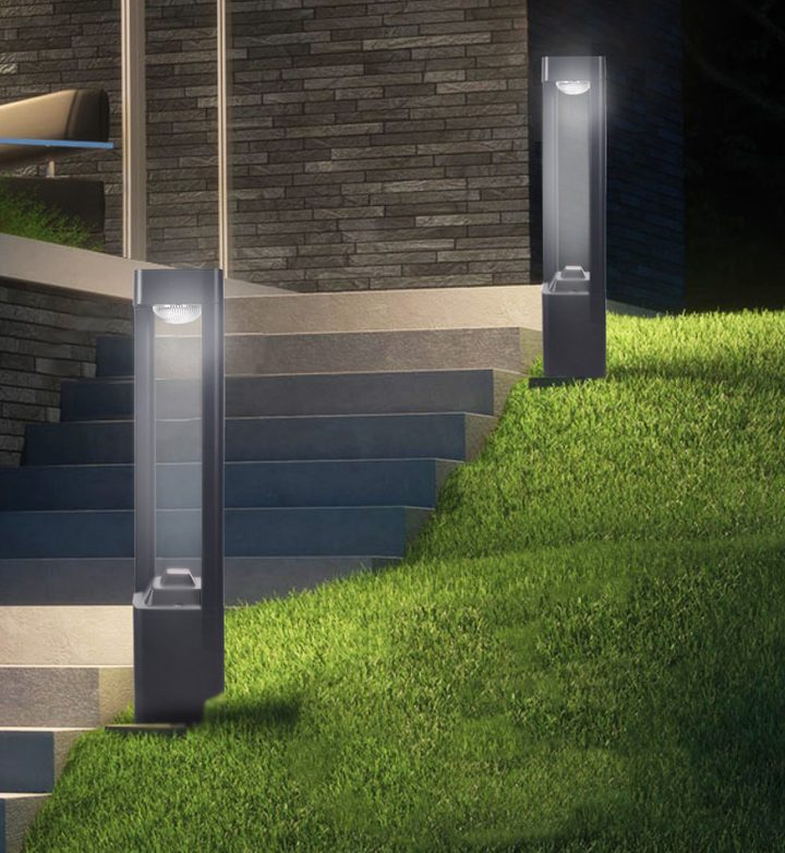 Illustration of open-frame lamps beside entrance steps and a sloping lawn.